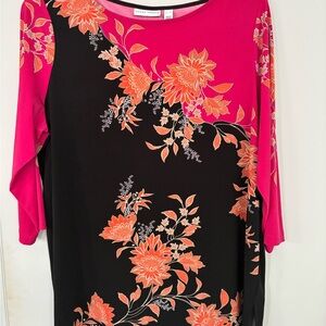 XL Susan Graver top. 95poly/5span. 28” length 25” pit to pit. 3/4 sleeves.